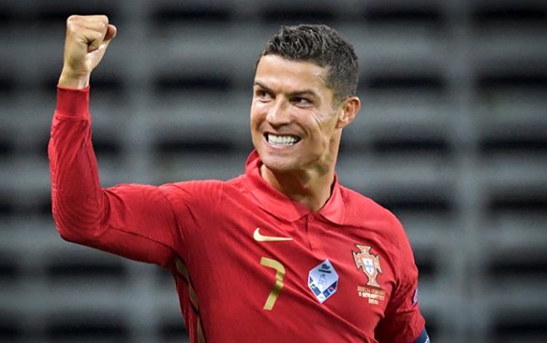 Ronaldo “Mançester Yunayted”lə müqaviləni rəsmiləşdirdi