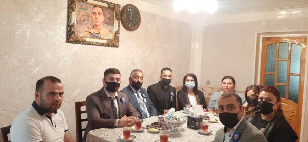 Sumqayıtda incəsənət məktəbinin kollektivi şəhidlərin xatirəsini anıblar -FOTOLAR