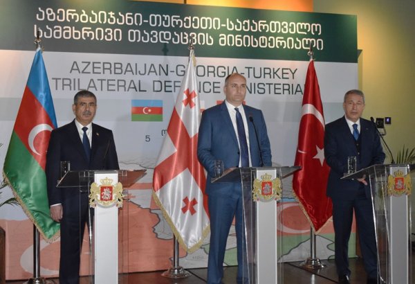 Azərbaycan, Türkiyə və Gürcüstan müdafiə nazirləri görüşdü - Foto