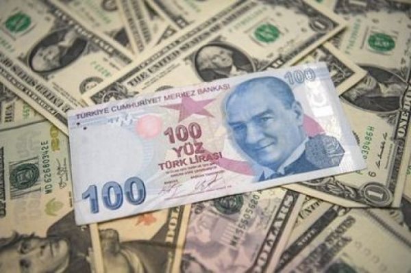Türkiyədə dollar 15 lirəni keçdi