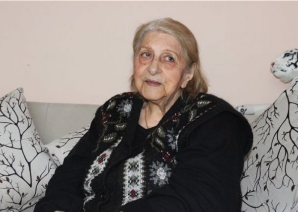 Prezident Fatma Səttarovaya “İstiqlal” ordenini təqdim etdi