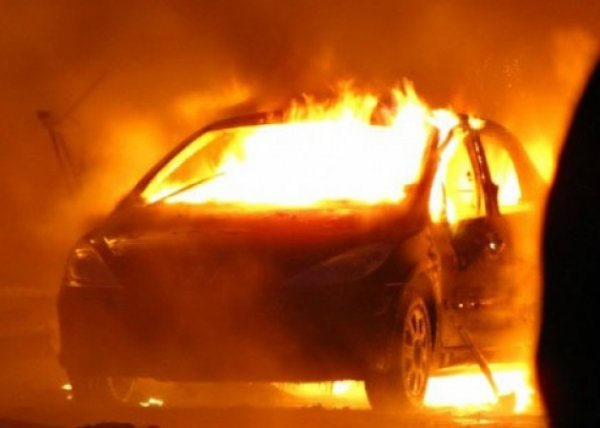 Sumqayıtda “Chevrolet” yandı