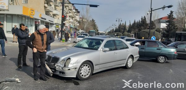 Sumqayıtda iki avtomobil toqquşdu - FOTOLAR