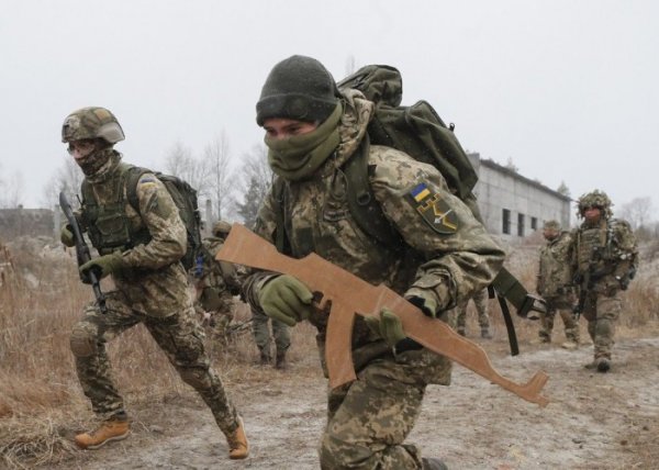Ukrayna əli silah tutan hər kəsi orduya çağırdı