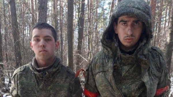 Rusiyanın 2 hərbçisi əsir götürüldü - FOTO