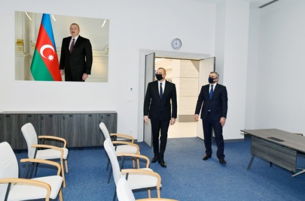 Samir Nuriyev Prezidentə Mərkəzdə yaradılan şərait barədə məlumat verdi - FOTOLAR