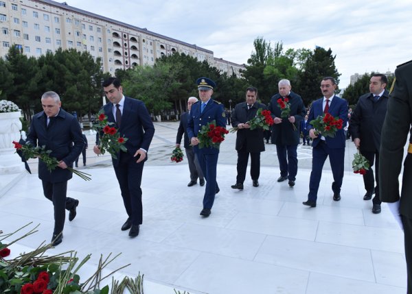 Sumqayıtda Ümummilli Lider Heydər Əliyevin xatirəsi anılıb - FOTOLAR