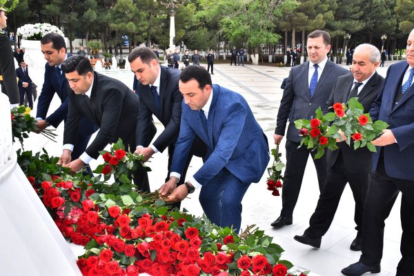 Sumqayıtda Ümummilli Lider Heydər Əliyevin xatirəsi anılıb - FOTOLAR