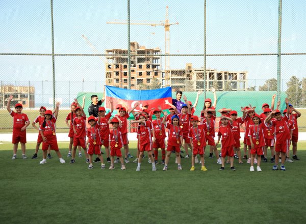 Sumqayıtda “Yay Futbol Düşərgəsi”nin ikinci mərhələsi başa çatıb - FOTOLAR