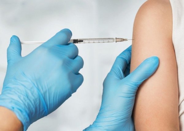 Dövlət tibb müəssisələri influenzaya qarşı vaksinlə təmin edilib