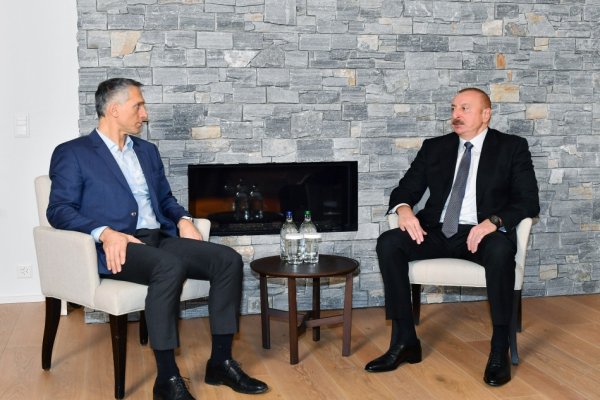Prezident İlham Əliyev Davosda “Signify” şirkətinin baş icraçı direktoru ilə görüşüb