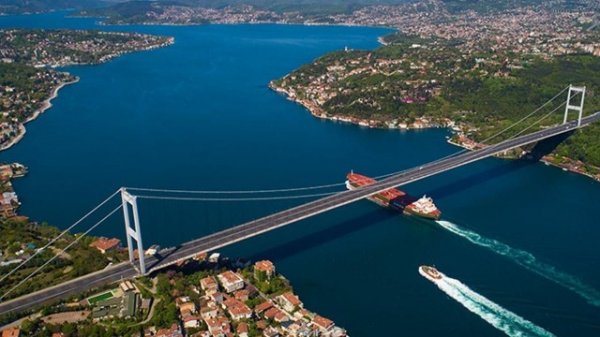İstanbul boğazı gəmilərin keçidi üçün bağlandı