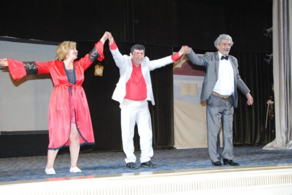 Sumqayıt teatrında "Kimdir müqəssir" tamaşası nümayiş olunub