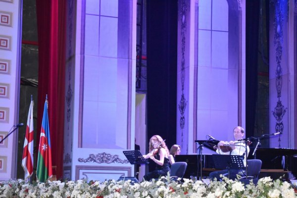 Batumidə Ümummilli Lider Heydər Əliyevin 100 illik yubileyinə həsr olunmuş möhtəşəm konsert proqramı təqdim edilib