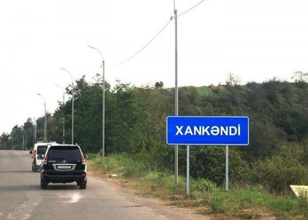 Xankəndidə Azərbaycan dilində yol nişanı