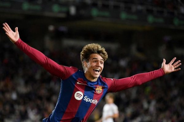 Gənc futbolçu “Barselona”nın tarixinə düşdü