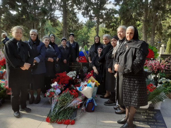 Sumqayıt Şəhidlər Xiyabanı bu gün... - FOTOREPORTAJ