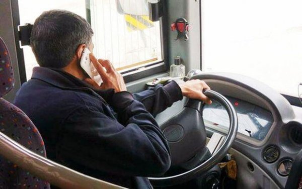 Sumqayıtda qadın ona sataşan avtobus sürücüsünü videoya çəkdi, özü cəzalandırıldı