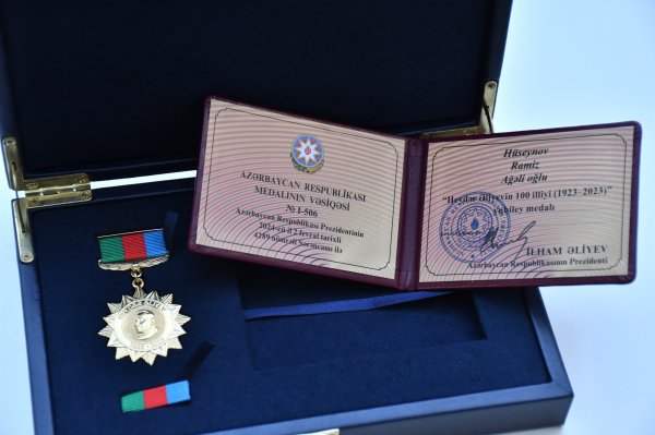 Ramiz Hüseynov "Heydər Əliyevin 100 illiyi" medalı ilə təltif edilib - FOTO