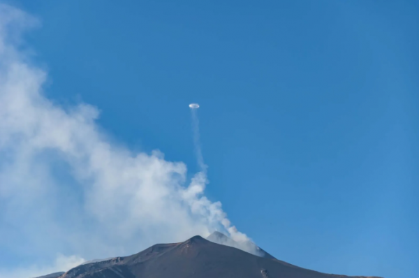 Etna vulkanı püskürdü - FOTOLAR