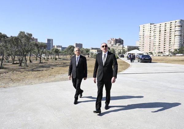 İlham Əliyev yeni yaradılan parkda - FOTOLAR