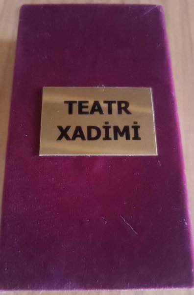 Sumqayıt teatrının baş rejissoru mükafatlandırıldı - FOTO