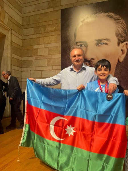 Sumqayıtın 7 qızıl medal alan şagirdi: “Nobel mükafatı almaq istəyirəm” - FOTOLAR