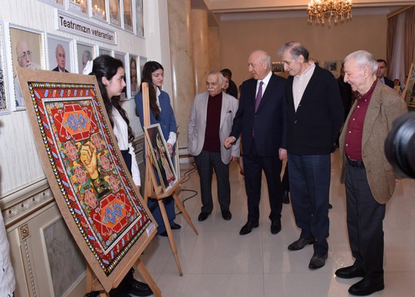 Sumqayıtda “Nəsillərin rəngli dialoqu” adlı rəsm sərgisi açılıb - FOTOLAR