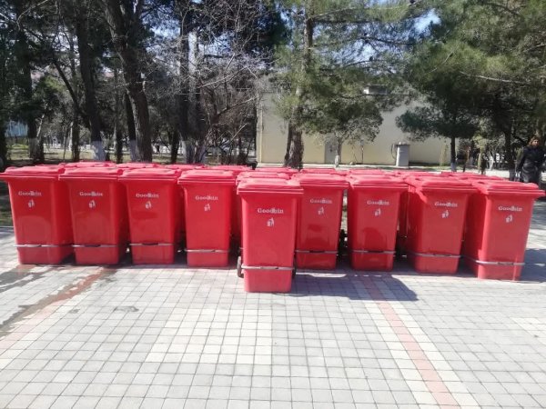 Sumqayıtda bu park yeni tullantı qabları ilə təchiz edildi - FOTO