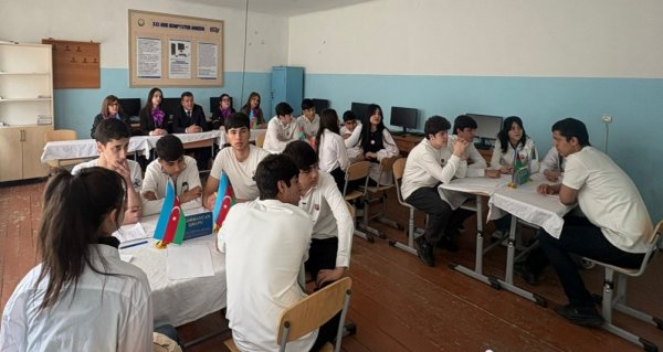 Samirə Şaqavatova Ulu Öndər Heydər Əliyevin anadan olmasının 102 illiyinə həsr olunan açıq dərs təşkil edib -FOTOLAR