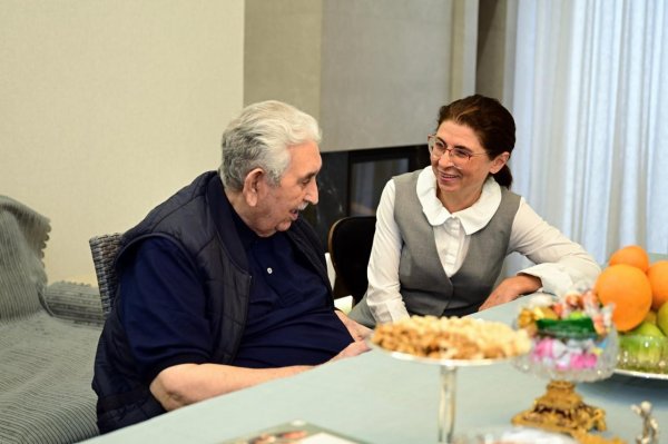 Arif Babayevə Heydər Əliyev Mükafatı təqdim olundu - FOTO