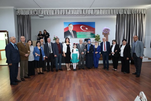 Sumqayıtda Ulu Öndərə həsr olunmuş növbəti tədbir “VİP” Mərkəzi tərəfindən gerçəkləşdi - FOTOLAR Sumqayıtda Ulu Öndərə həsr olunmuş növbəti tədbir “VİP” Mərkəzi tərəfindən gerçəkləşdi - FOTOLAR