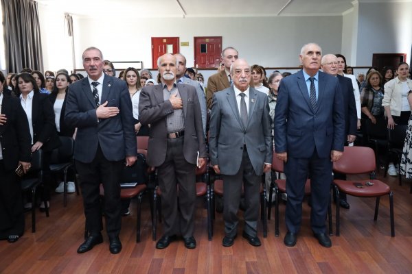 Sumqayıtda Ulu Öndərə həsr olunmuş növbəti tədbir “VİP” Mərkəzi tərəfindən gerçəkləşdi - FOTOLAR Sumqayıtda Ulu Öndərə həsr olunmuş növbəti tədbir “VİP” Mərkəzi tərəfindən gerçəkləşdi - FOTOLAR