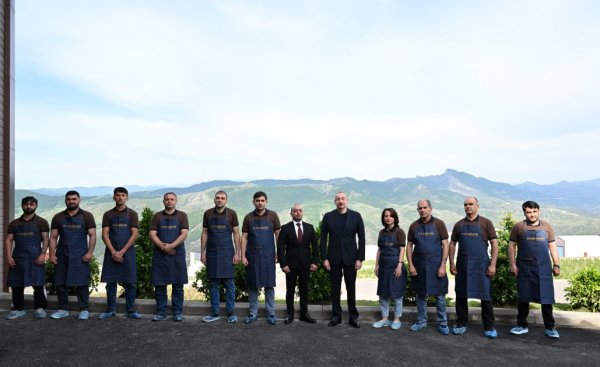 İlham Əliyev Laçında iki fabrikin açılışını etdi - FOTOLAR