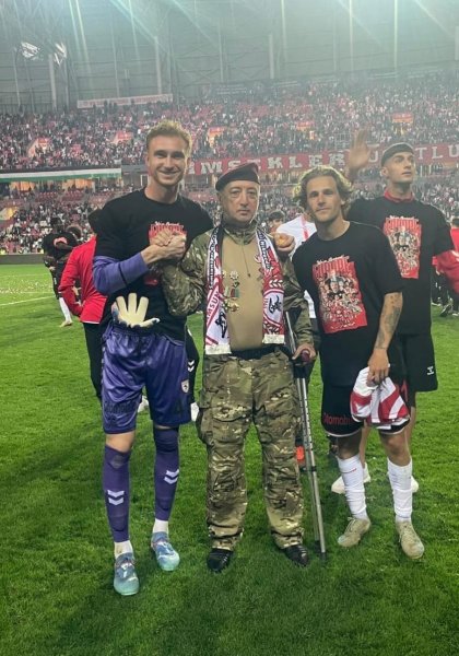 Qarabağ qazisi Türkiyə Super Liqasında oyunun fəxri qonağı oldu Qarabağ qazisi Türkiyə Super Liqasında oyunun fəxri qonağı oldu