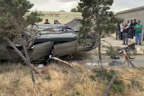 Sumqayıtda maşın aşıb, 12 yaşlı uşaq ölüb - FOTO