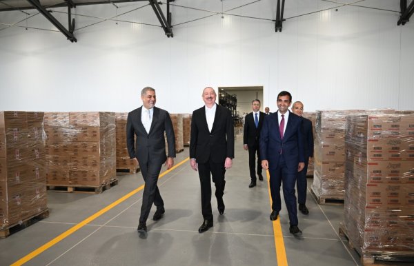 İlham Əliyev Bakıda yeni zavodun açılışında iştirak edib