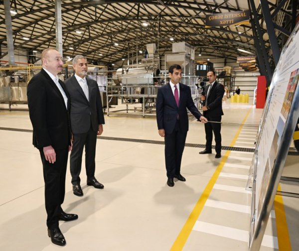 İlham Əliyev Bakıda yeni zavodun açılışında iştirak edib