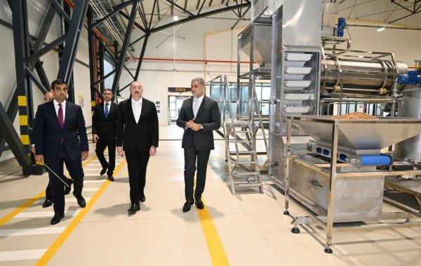 İlham Əliyev Bakıda yeni zavodun açılışında iştirak edib