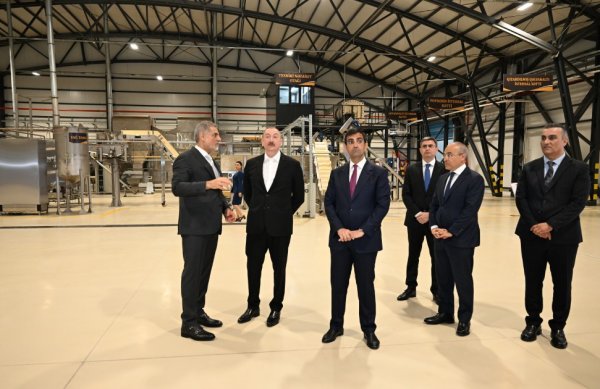 İlham Əliyev Bakıda yeni zavodun açılışında iştirak edib