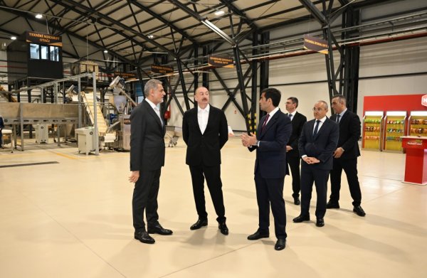 İlham Əliyev Bakıda yeni zavodun açılışında iştirak edib