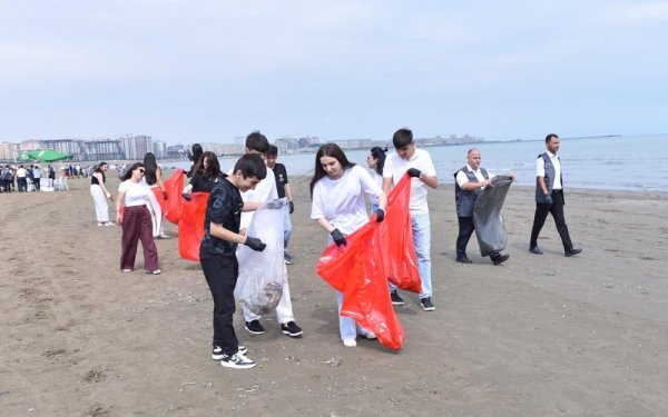 Xəzərin Sumqayıt sahilində təmizlik aksiyası keçirilib – FOTO