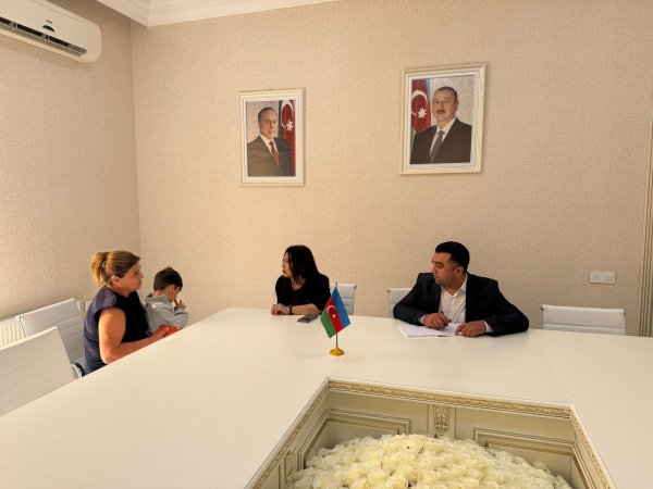 Sumqayıtın deputatı Səbinə Salmanova növbəti dəfə vətəndaşları qəbul edib