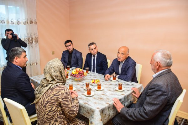 Ərkivanda sevinc dolu gün – evi yanan ailəyə yeni ev hədiyyə edildi