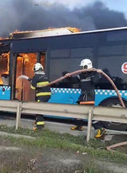 Sarayda avtobus yandı