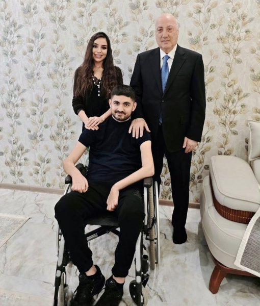 Leyla Əliyeva Vətən müharibəsi qazisi Rəvan Əzizovu evində ziyarət edib - FOTO