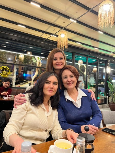 İzmirdə 8 Mart münasibətilə Azərbaycan–Türkiyə qadın həmrəyliyi tədbiri keçirilib 