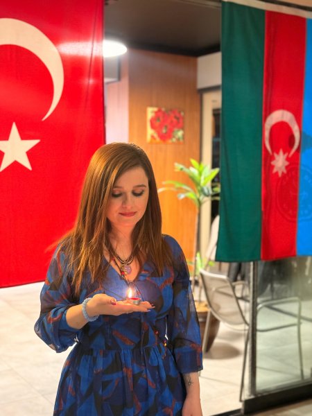 İzmirdə 8 Mart münasibətilə Azərbaycan–Türkiyə qadın həmrəyliyi tədbiri keçirilib 