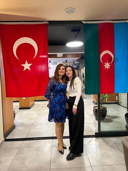 İzmirdə 8 Mart münasibətilə Azərbaycan–Türkiyə qadın həmrəyliyi tədbiri keçirilib 