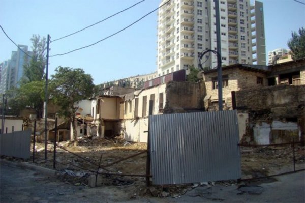 "Sovetski"də tarixi hesab olunan 23 bina söküləcək - Baş nazirin müavini